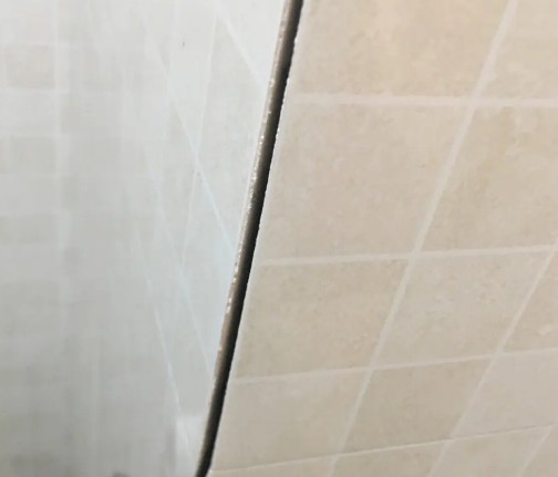 洛南瓷砖空鼓维修公司分享阳台瓷砖脱落的修复过程可以分为以下几个步骤