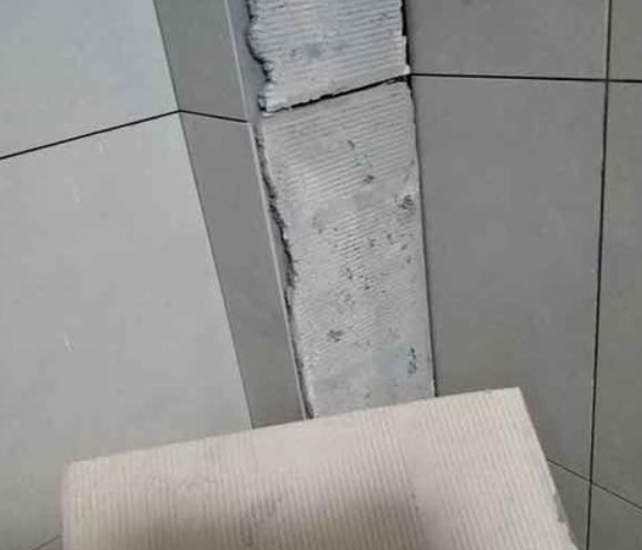 洛南瓷砖空鼓维修公司分享下厨房瓷砖脱落的补救措施。